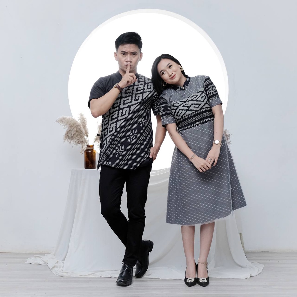 COUPLE TENUN TORAJA HITAM DRESS DOTY &amp; KEMEJA FAJAR KEISHAN.ID