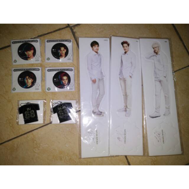 EXO OFFICIAL GOODS STANDEE, PIN BUTTON, KEYRING XIUMIN KAI SEHUN CHEN