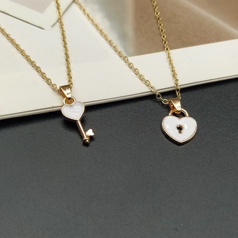 2pcs / Set Kalung Liontin Kunci Hati Untuk Pria Dan Wanita