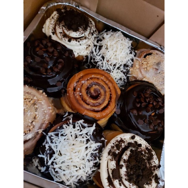 

Cinnamon Rolls Party Pack