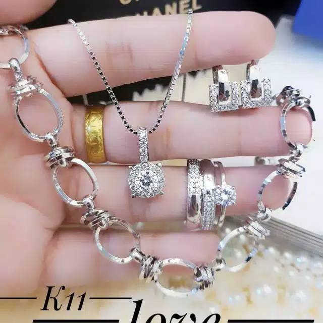 nadinechandrawinatanadine