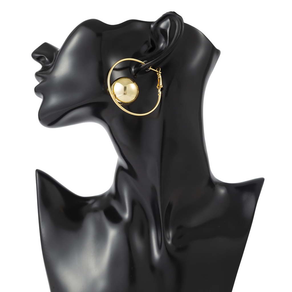 Anting Tusuk Gantung Desain Bola hollow Gaya Eropa / Amerika / Trendy Kreatif Untuk Wanita