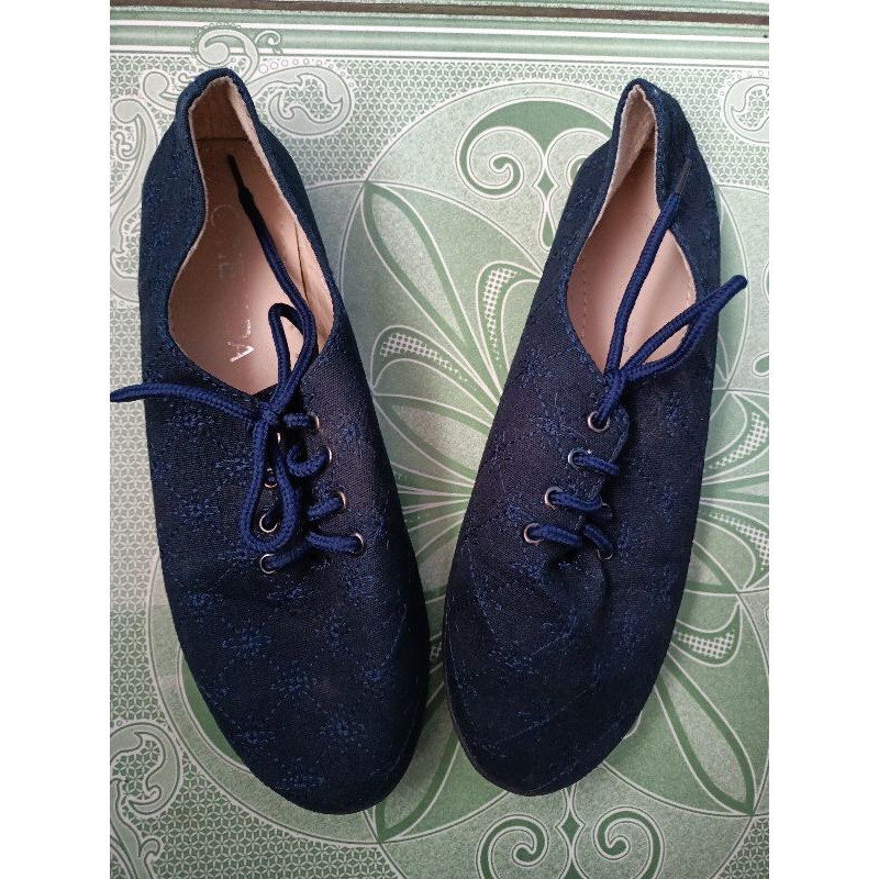 PRELOVED SEPATU NEVADA