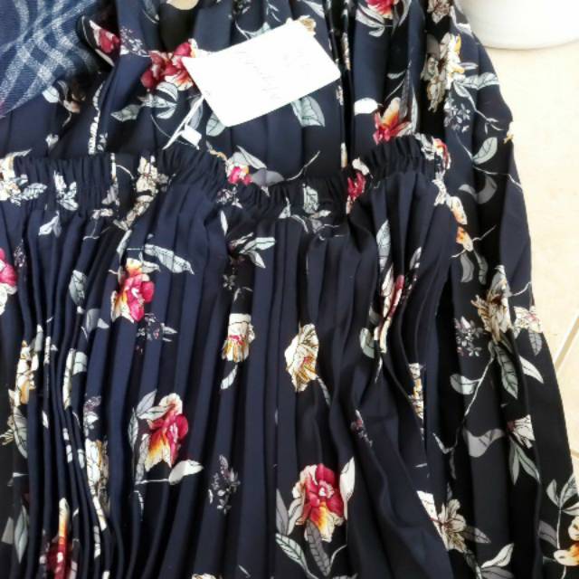 Rok plisket biru dongker