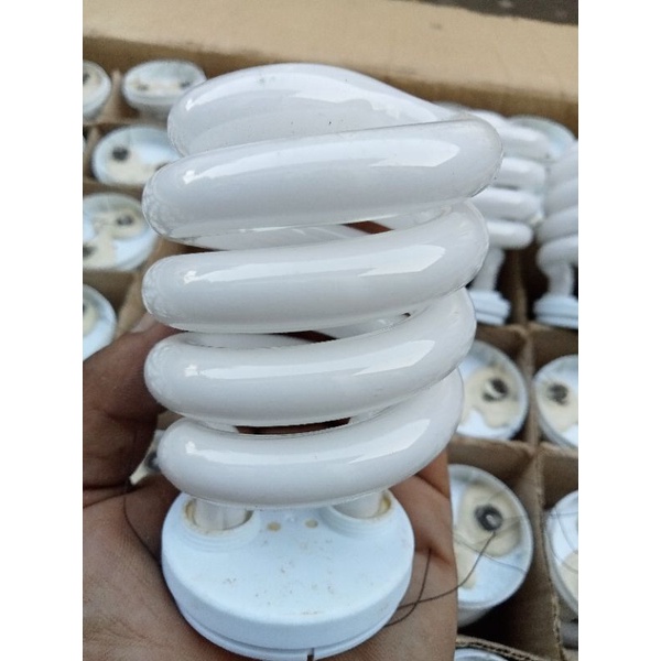 kaca spiral nyala kuning/warm white 20w