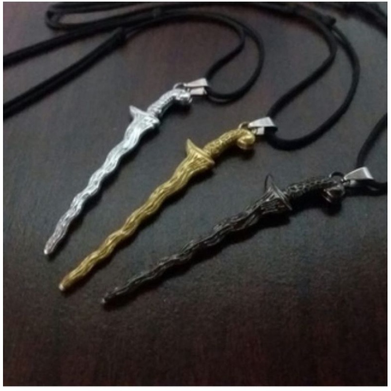 kalung bandul keris