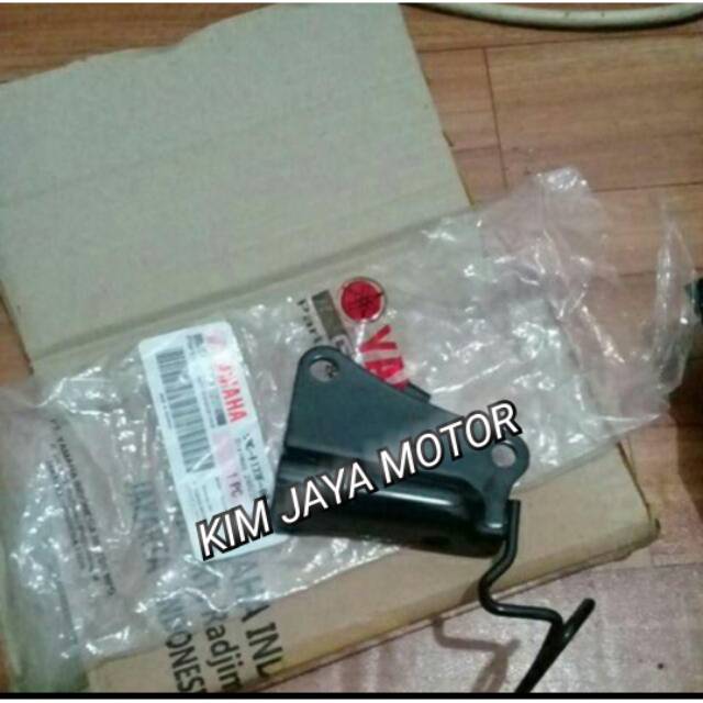 BRACKET MASTER REM BELAKANG YAMAHA JUPITER MX NEW 135 ORIGINAL