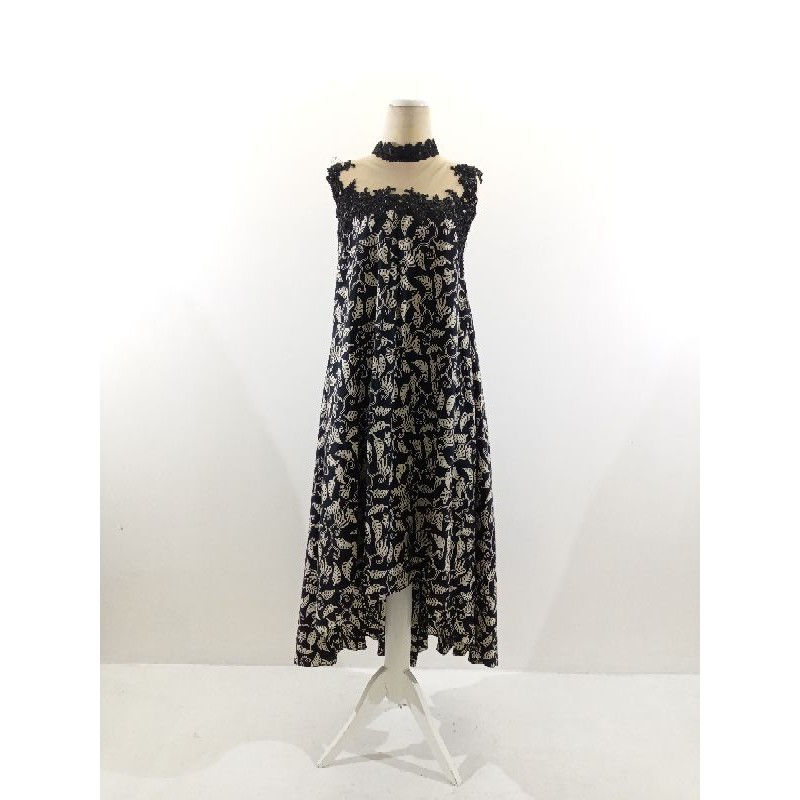 Gaun batik doby hitam putih kombinasi tile dan brokat