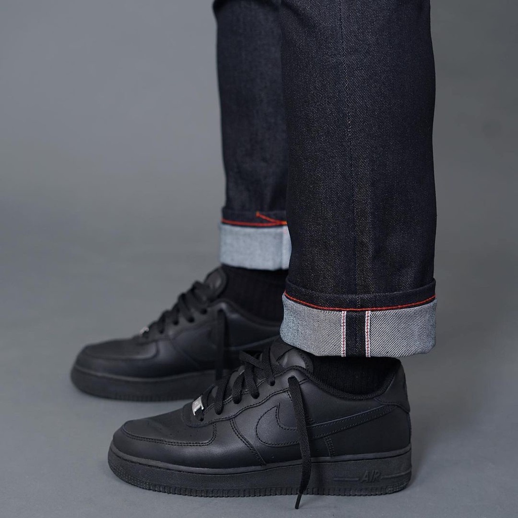 CELANA PRIA HOWLLIE’ BLACK DEEP INDIGO 14 OZ RAW STRECTH DENIM WITH REDLINE-SELVEDGE | CELANA UNISEX