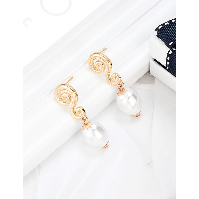 LRC Anting Tusuk Fashion Gold Zinc Alloy Pearl Earrings F69380