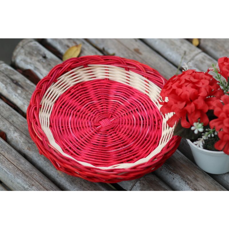 piring anyaman rotan warna warni