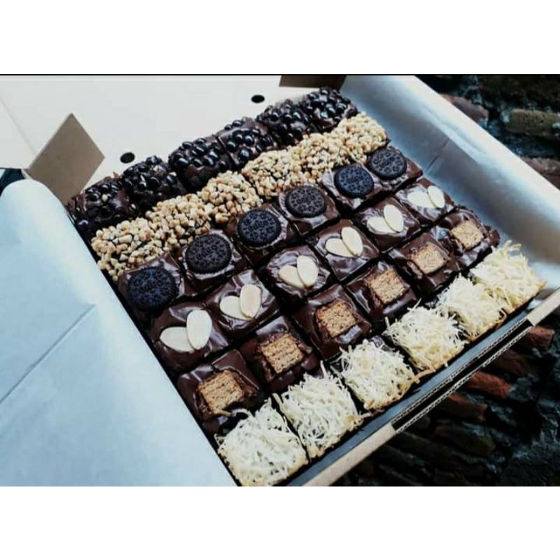 

Brownies donat & Brownies fudgy/besekat loyang 20cmx20cm isi 25 buah