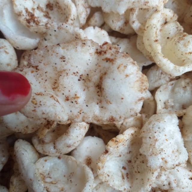 

Krupuk bumbu serundeng khas cirebon renyah nya nampol bingit kwalitas produk jaminan