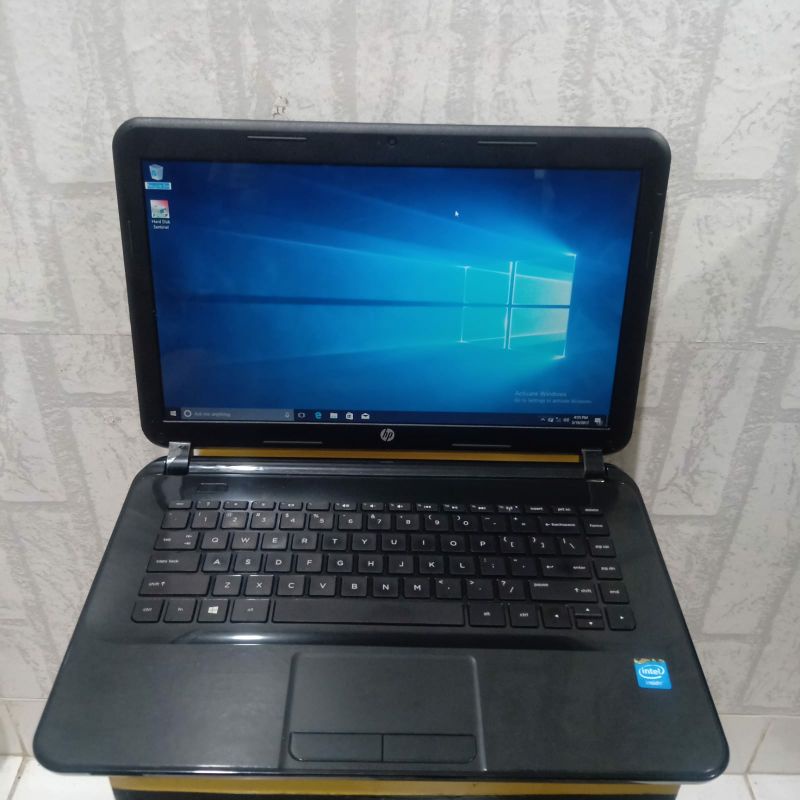 Laptop 14-d040TU Intel Celeron N2810 Ram 4GB HDD 500GB Layar 14 inch Windows 10 Full aplikasi siap pakai