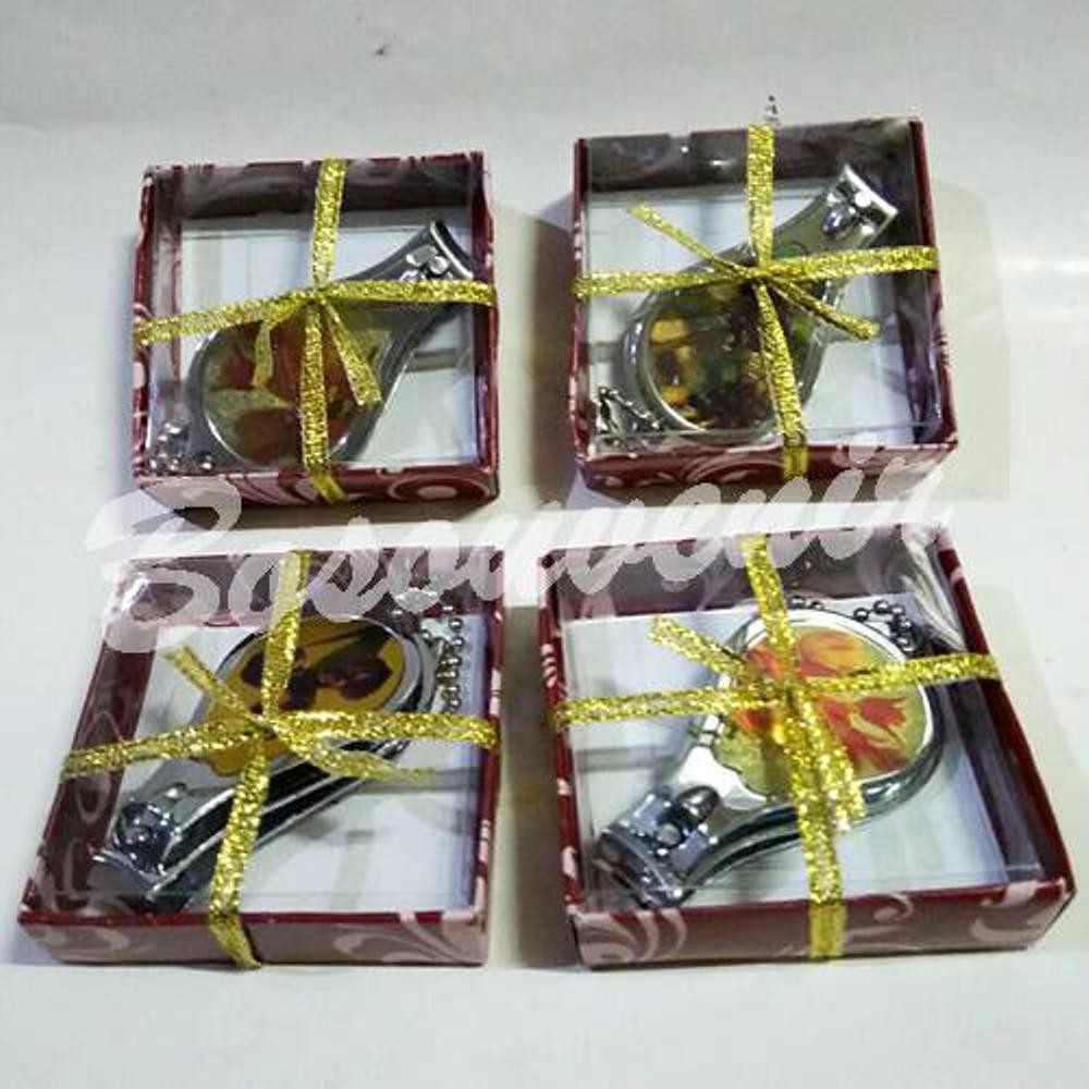 

Agen Souvenir GUNTING KUKU OVAL kemasan Box MIKA