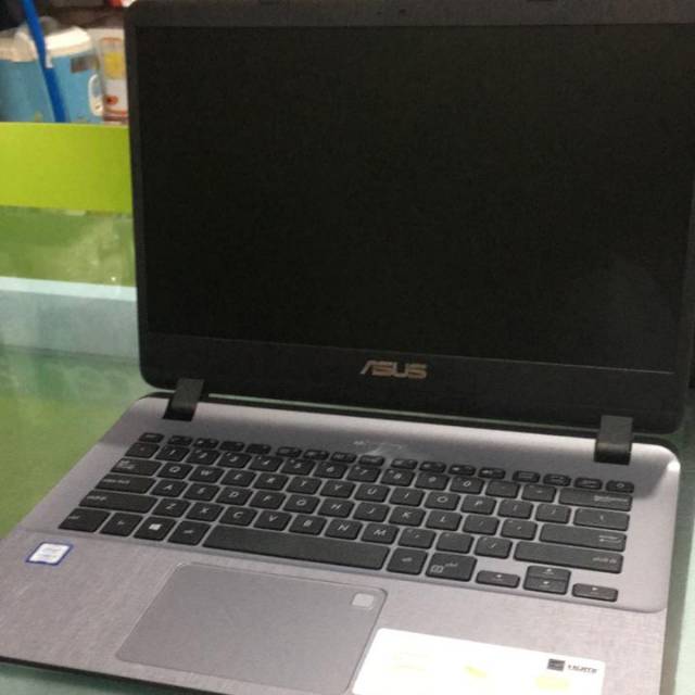 Laptop asus P1401UA
