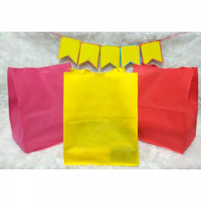 

tas tenteng jumbo spunbond 30×20×38 besar polos goodiebag bingkisan parcel sembako marmon.shop