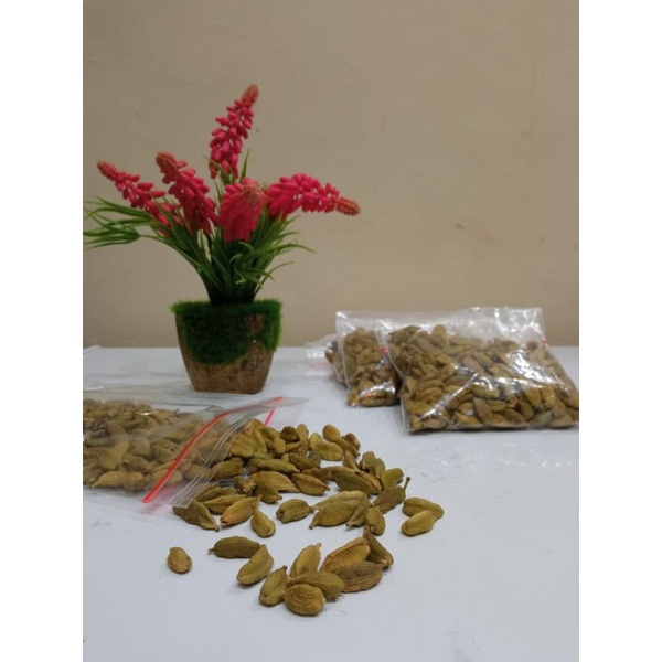 

Kapulaga Arab | Kapulaga Hijau | 50gr | Whole Green Cardamom | Import