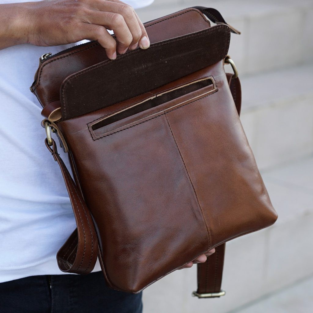 Tas Selempang Pria DB2T Kulit Sapi Asli Kasual Brown