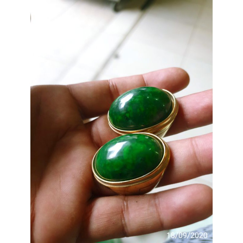 Giok nephrite jade