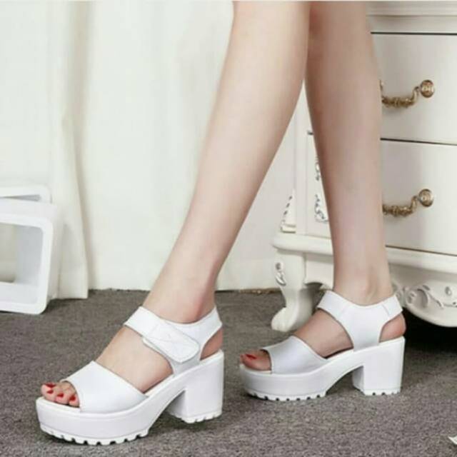 SENDAL  WANITA WEDGES DOCMART putih