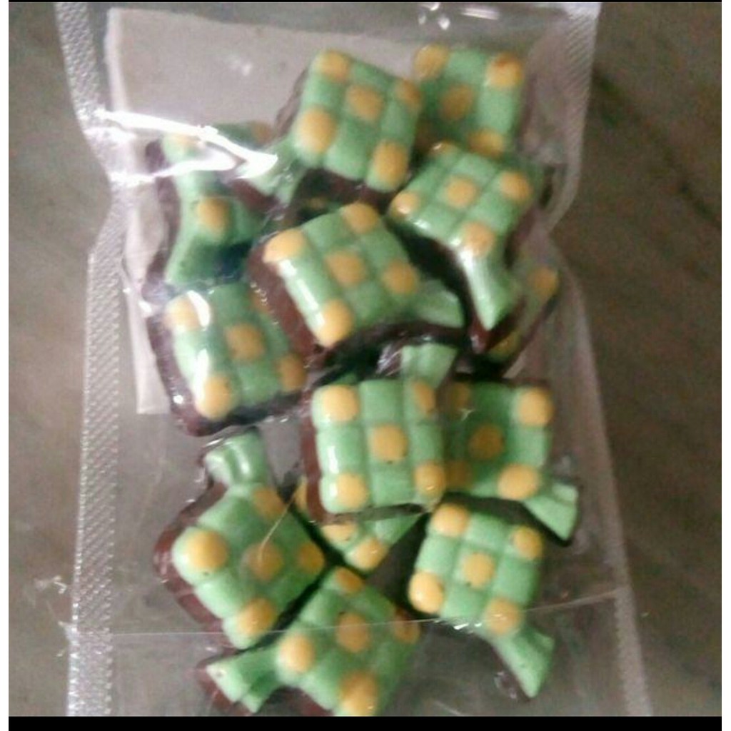 

coklat praline ketupat |coklat karakter lucu | coklat karakter kiloan | coklat gift