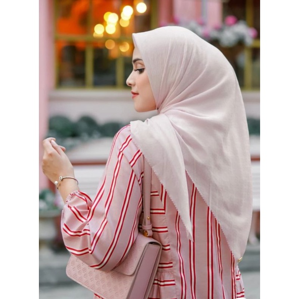 buttonscarves tapis embossed pale pink