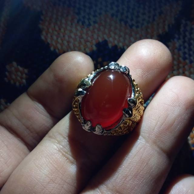

Merah darah