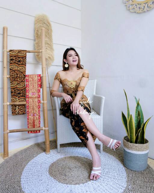 Set Kebaya Bali Sabrina Brokat Rangrang