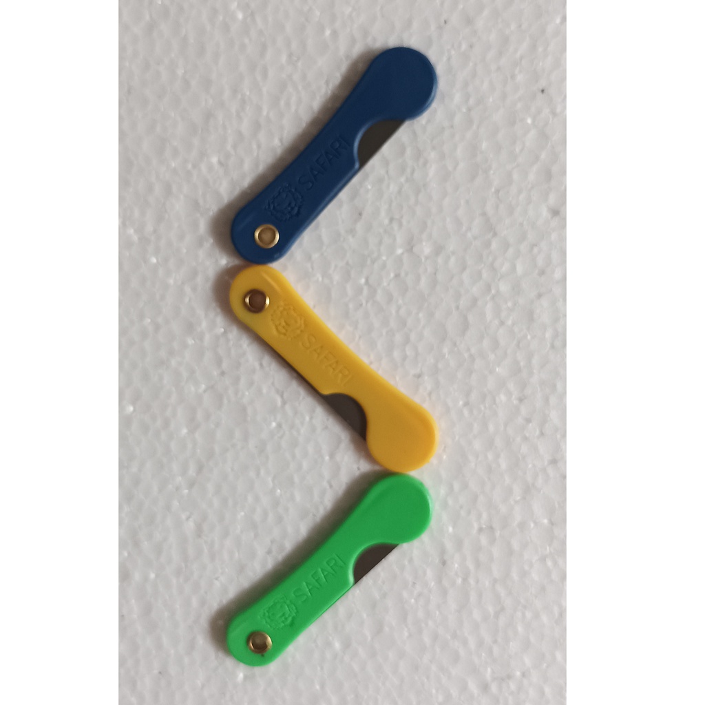 

CUTTER PEMOTONG KERTAS BESAR KECIL SEDANG