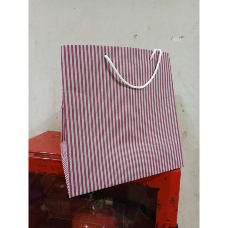 

paper bag nasi kotak garis box 20 isi 12 pcs terlaris