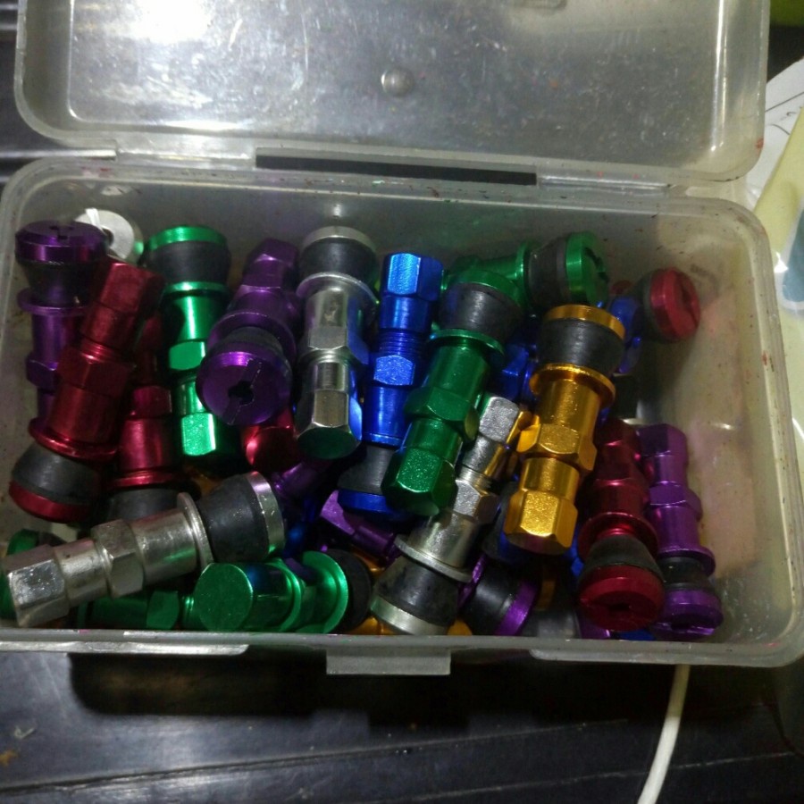 PENTIL TUBLESS WARNA CHROME VARIASI PENTIL BAN MOTOR MOBIL TUBLES
