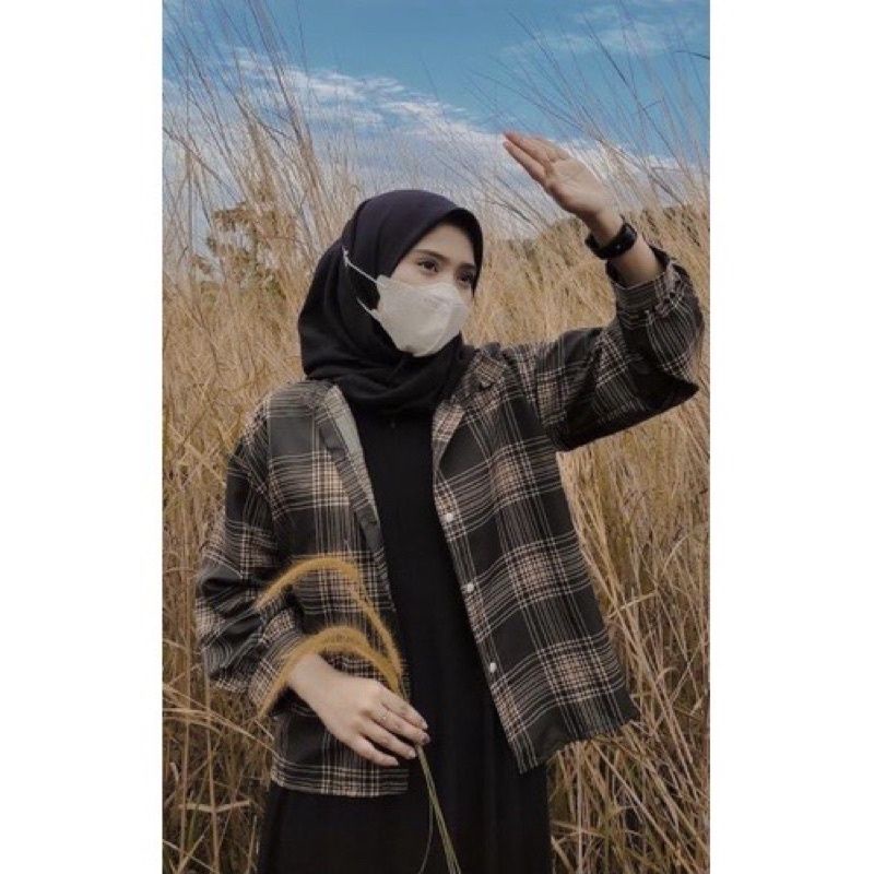 KEMEJA OVERSIZE WANITA  KEMEJA OSLIN CASUAL BLOUSE KOTAK KOTAK FLANEL WANITA BAHAN KATUN PREMIUM LENGAN PANJANG FULL KANCING KEKINIAN TERBARU KOREA KOREAN STYLE WANITA CEWEK TARTAN TWO TONE CROP TOP THRIFT  KEMEJA GUILEN LENGAN BALON SIZE L LD 90 Cm-2