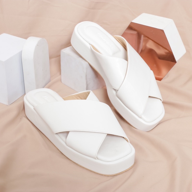 Sandal Slip On Wanita TINOCHI Xilly