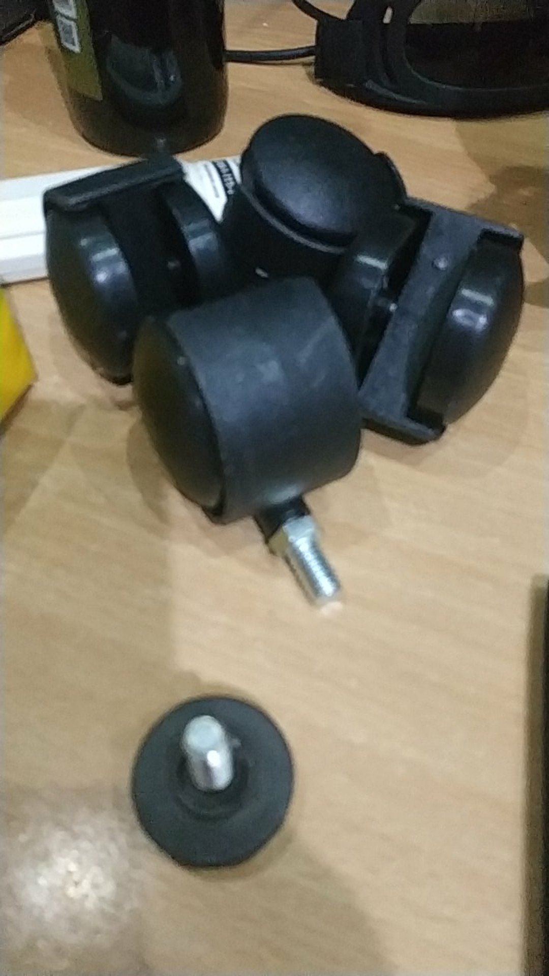 Kaki Meja Adjuster 33 Mm Sedang Baut Pendek - Kaki Stabil Kursi