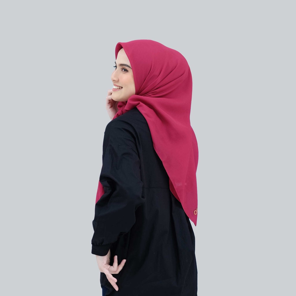 HIJAB DEENAY LIZA RUBY RED  ORIGINAL VOAL ULTRAFINE 115X115CM JILBAB WANITA CANTIK