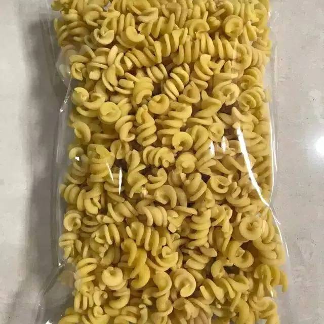 

MAKARONI SPIRAL ULIR MENTAH 1 KG (1000 GRAM)