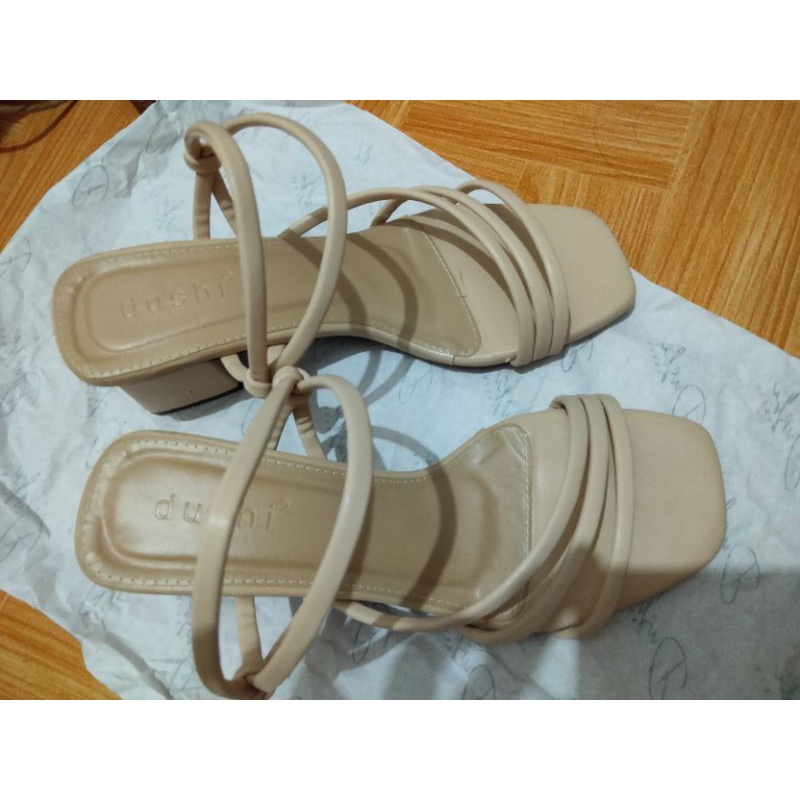 sandal heels tali hak tahu