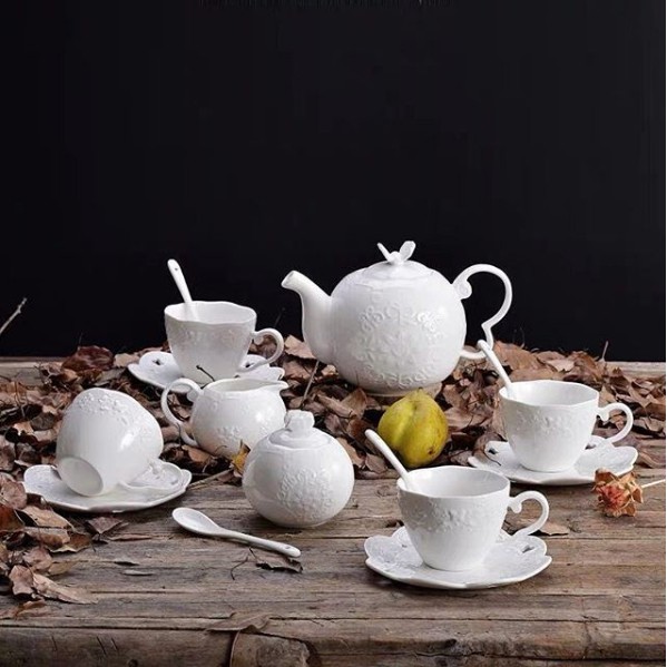 1 SET PERLENGKAPAN TEA TIME KERAMIK IMPOR MOTIF SHABBY/TEA POT SET