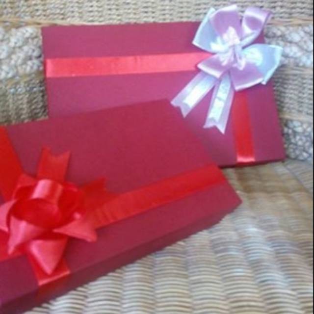 

Gift Box Merah Home Made Berpita