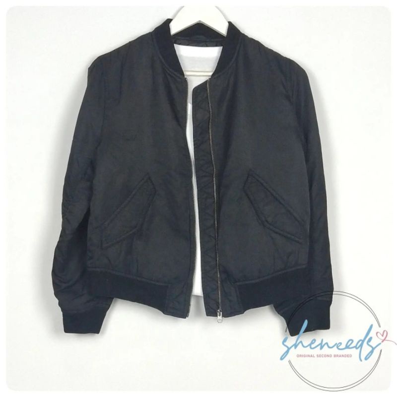UNIQLO Bomber Jacket Hitam J150