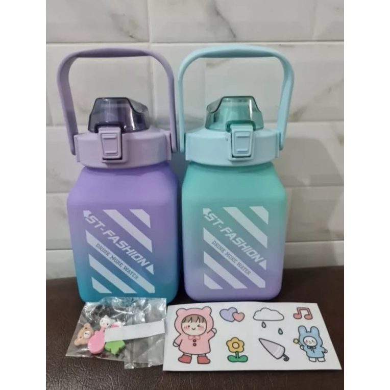 Botol Minum ViraL Gemoy Kotak 1500ML Free Stiker 2D 3D Dengan Sedotan Penanda Waktu Tutup Flip-Botol Time Motivasi Korea Portable Gradasi Pelangi Tritan 1.5 Liter Anti Bocor Besar Dan Tahan Lama-Thumbler Olahraga Kekinian Rainbow Food Grade Bebas BPA