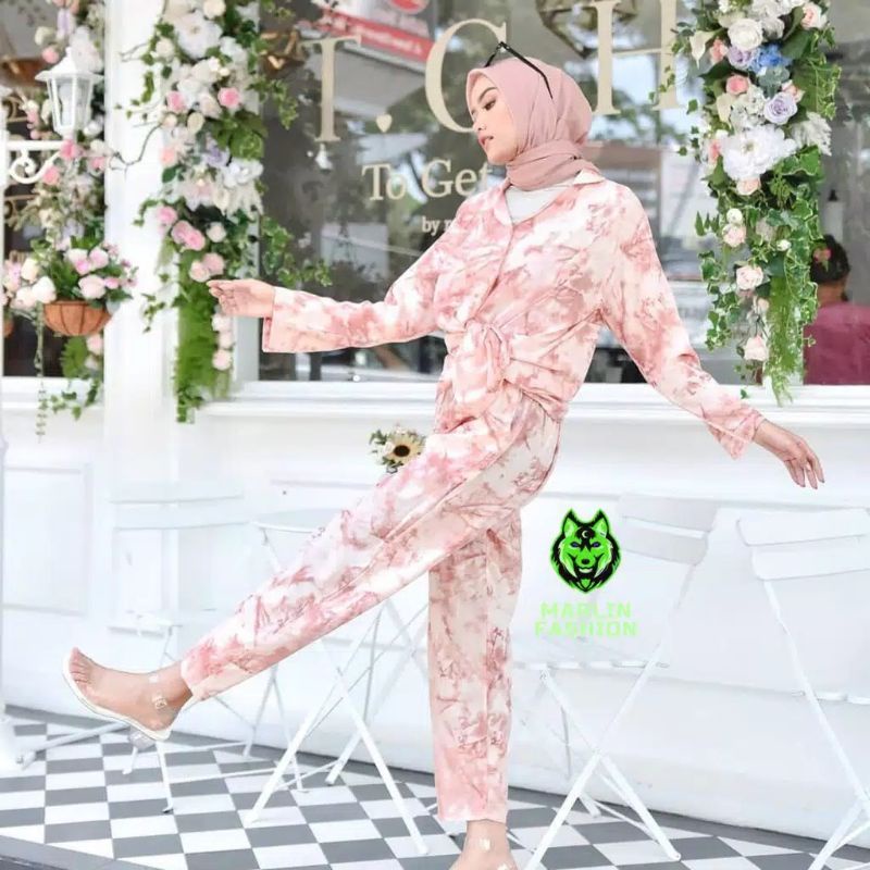 One Set Daily Pajamas Rayon Celup Tie die Stelan Wanita-Coksu putih