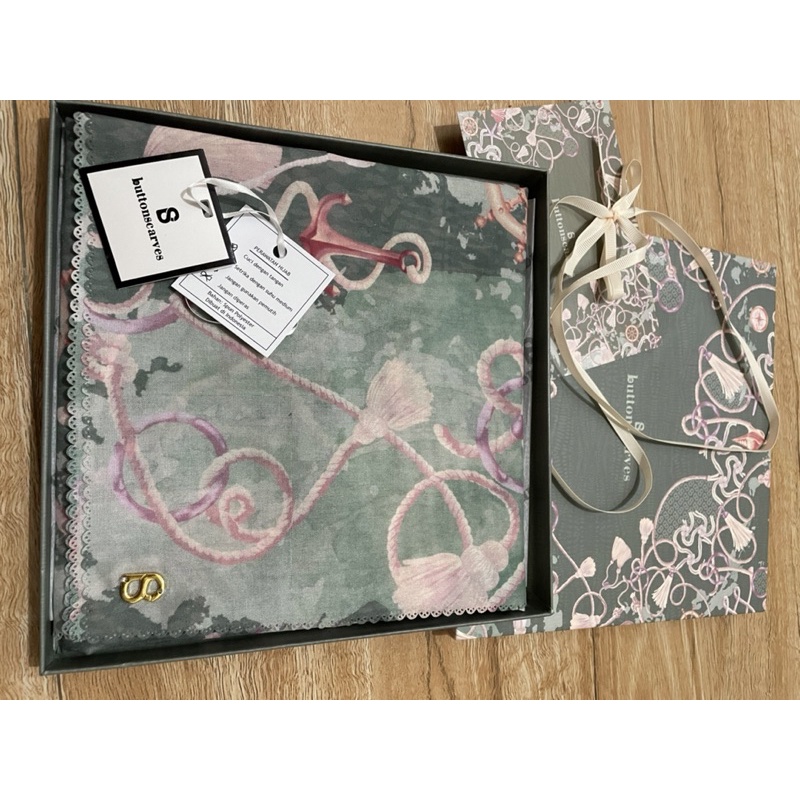 Preloved Nautical Clover Buttonscarves