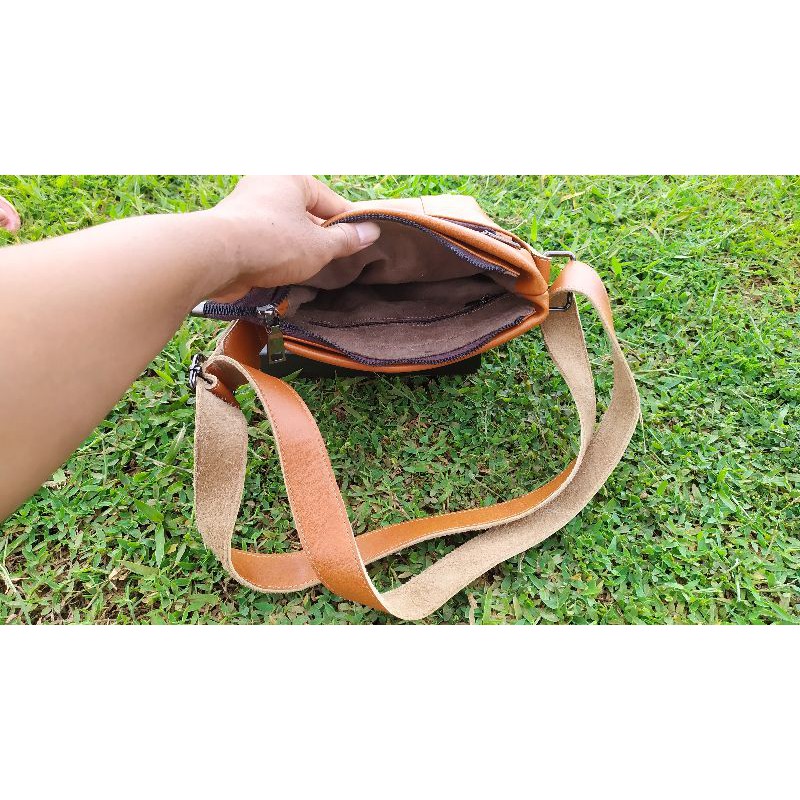 TAS SLEMPANG PRIA KULIT SAPI NATURAL HUSH PUPPIES HS-301 ORIGINAL