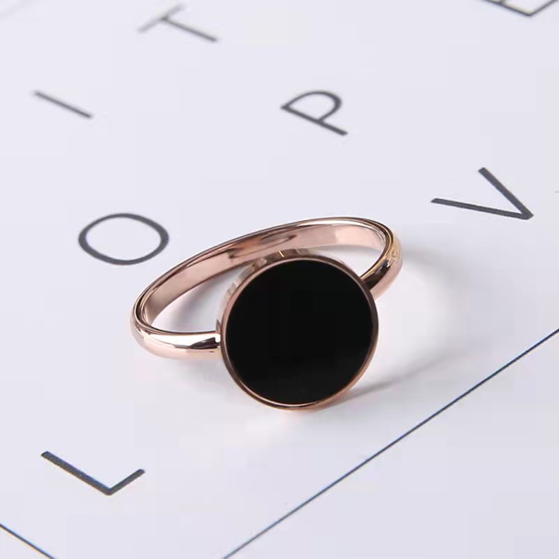 [COD] Cincin Titanium Premium Lapis Emas 18K Emas Bentuk Bulat Cincin Wanita Bahan Warna Hitam Aksesoris Bulgar