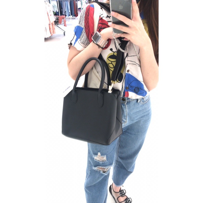 LC WAIKIKI HAND BAG HITAM (ADA TALI PANJANG)