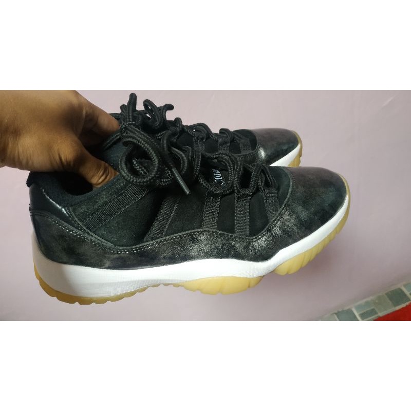 AJ 11 retro low