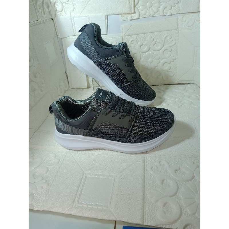 Sepatu Snaker wanita merkDuff