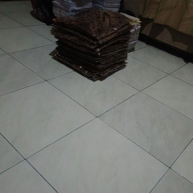 Kemeja Batik Sogan Gajah Mada Internasional